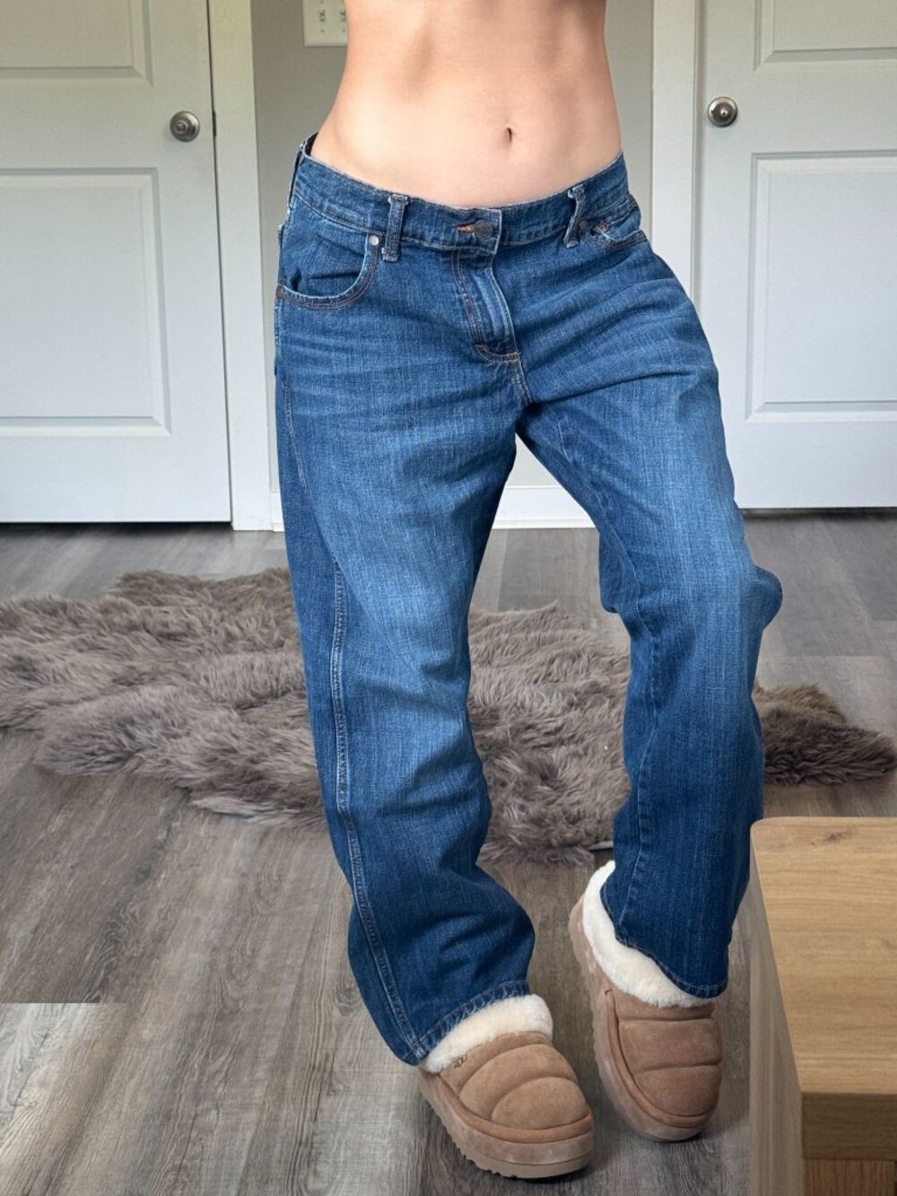Wrangler Retro Relaxed Boot Cut Jeans Western Denim Whiskering Medium Wash - Picture 2 of 10